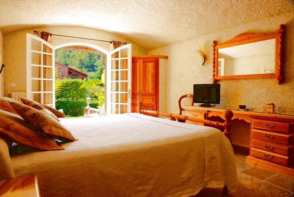 L' Escapade Hotel & Restaurant Le Pradet Room photo