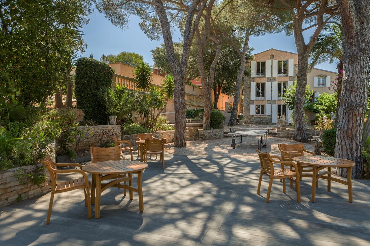 L' Escapade Hotel & Restaurant Le Pradet Exterior photo